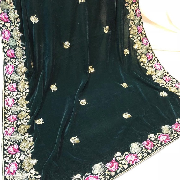 Velvet Embroidered shawls - Picture 6 of 8